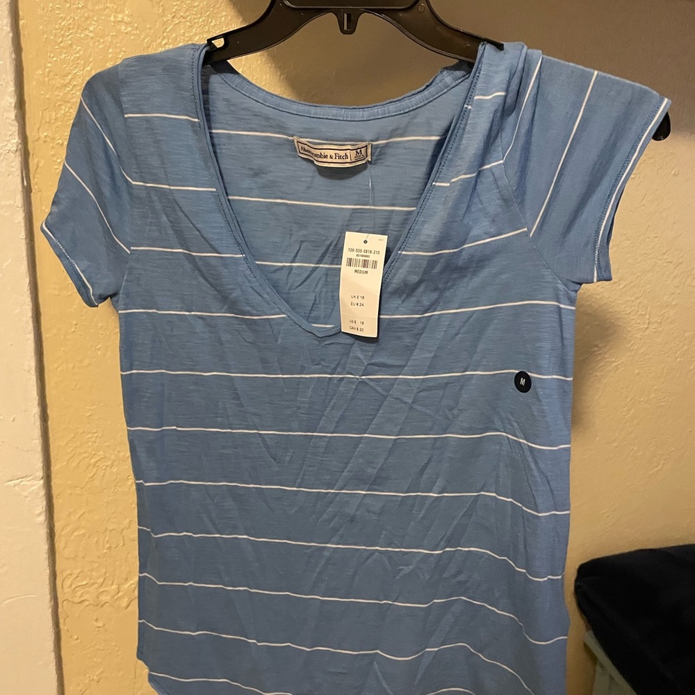 New Abercrombie & Fitch blue and white soft tee